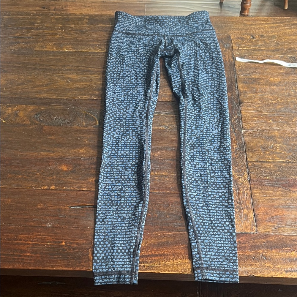 Lululemon Athletica Black and Blue Textured Leggings